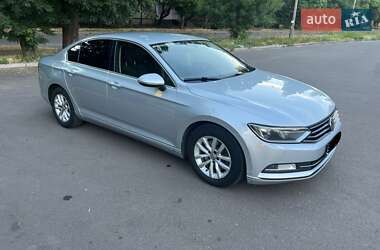 Седан Volkswagen Passat 2015 в 