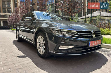 Седан Volkswagen Passat 2020 в Киеве