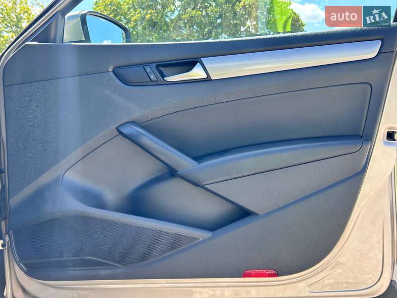 Седан Volkswagen Passat 2014 в Одессе