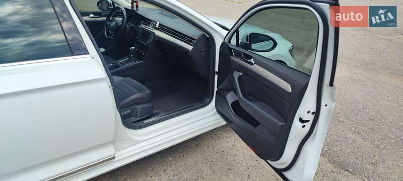 Универсал Volkswagen Passat 2015 в Днепре