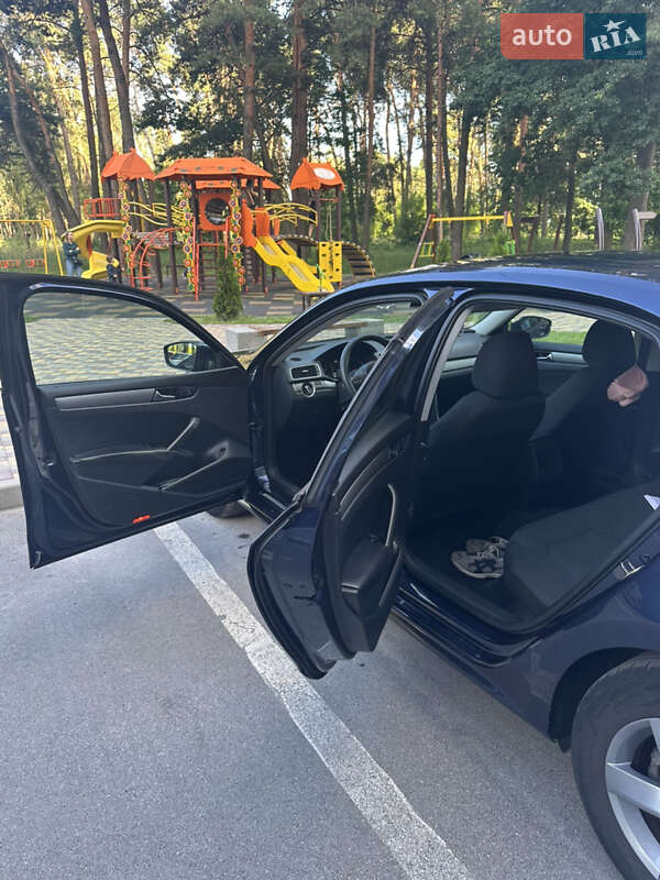 Седан Volkswagen Passat 2013 в Чернигове