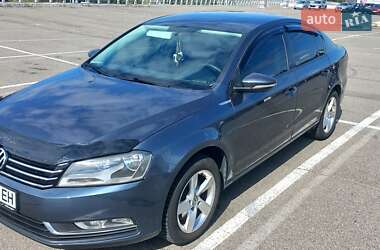 Седан Volkswagen Passat 2011 в Києві