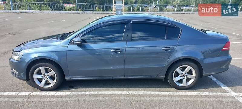 Седан Volkswagen Passat 2011 в Києві