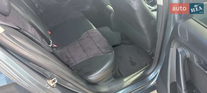 Седан Volkswagen Passat 2011 в Києві