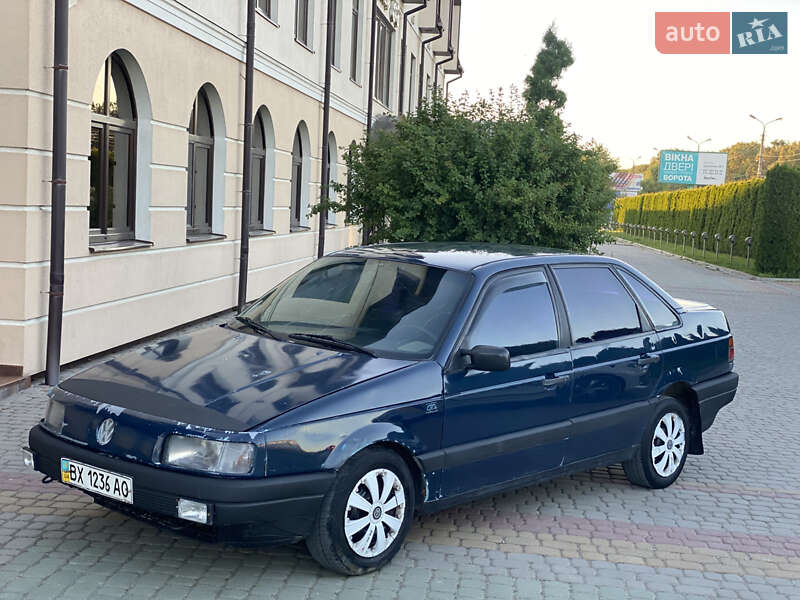 Седан Volkswagen Passat 1989 в Дунаївцях