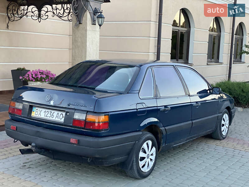 Седан Volkswagen Passat 1989 в Дунаївцях