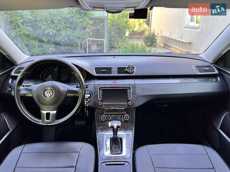 Седан Volkswagen Passat 2010 в Одессе