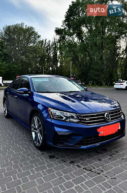 Седан Volkswagen Passat 2016 в Львові