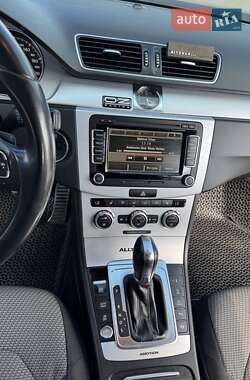 Універсал Volkswagen Passat 2012 в 