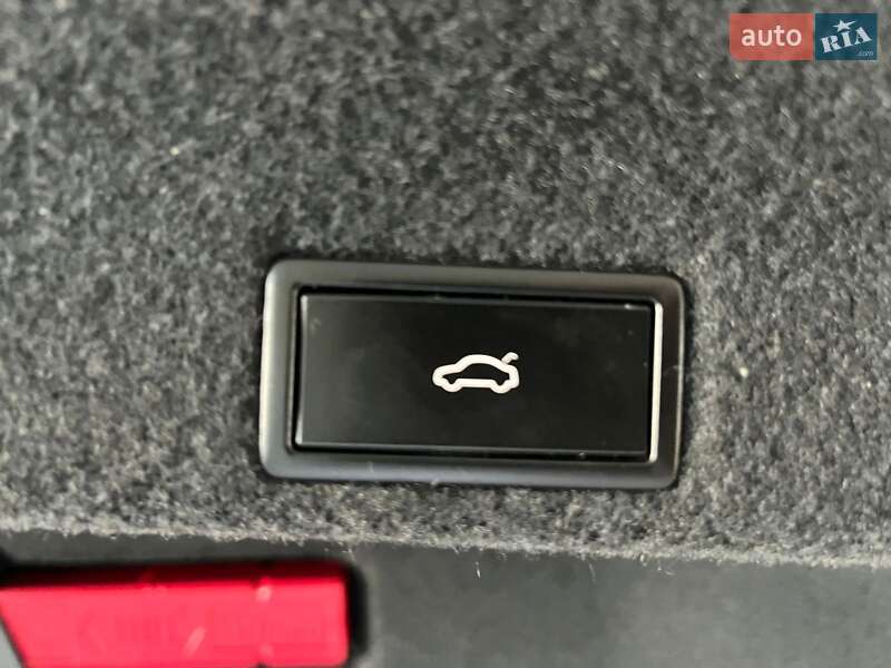 Седан Volkswagen Passat 2018 в Киеве