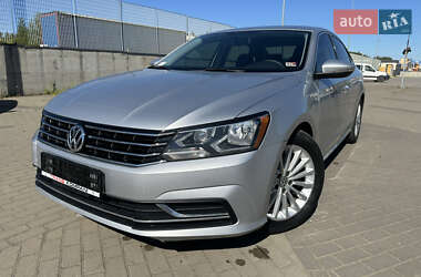 Седан Volkswagen Passat 2016 в Львові