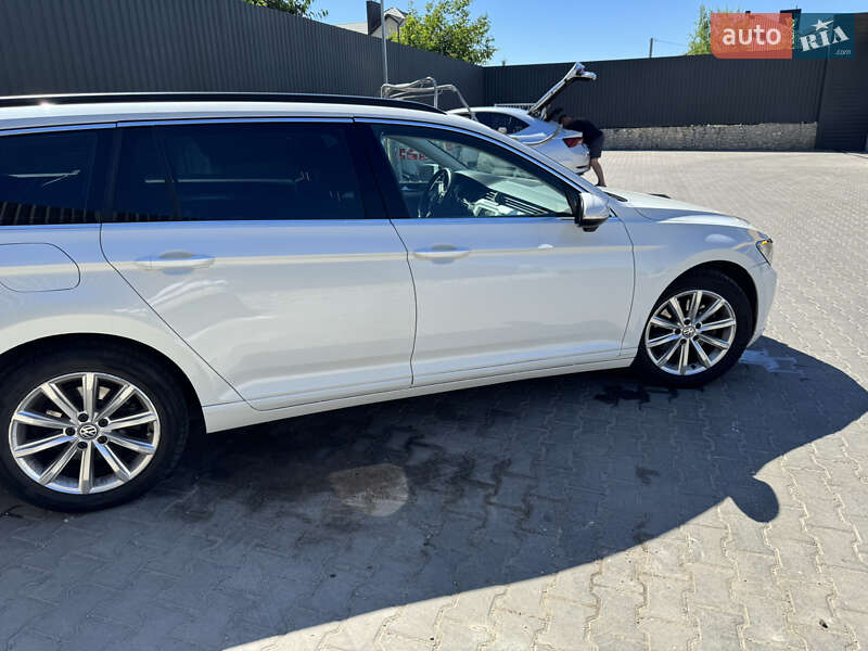 Універсал Volkswagen Passat 2015 в Тернополі