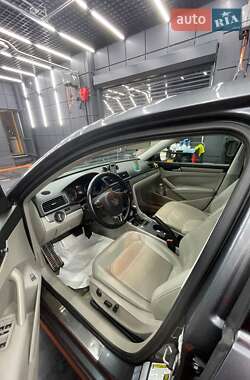 Седан Volkswagen Passat 2015 в Киеве