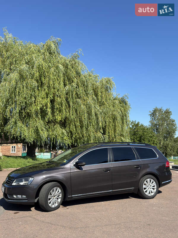 Универсал Volkswagen Passat 2011 в Житомире
