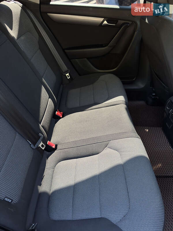 Универсал Volkswagen Passat 2011 в Житомире