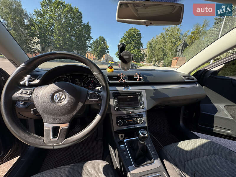 Универсал Volkswagen Passat 2011 в Житомире