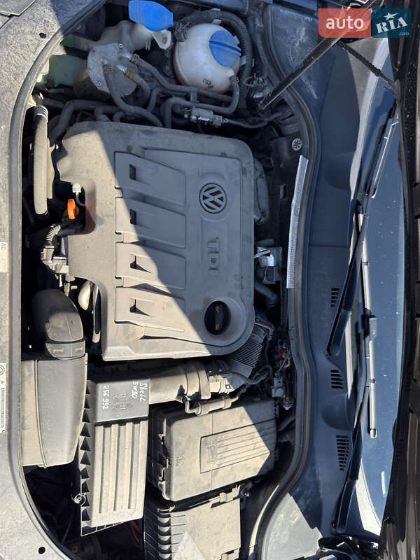 Универсал Volkswagen Passat 2011 в Житомире