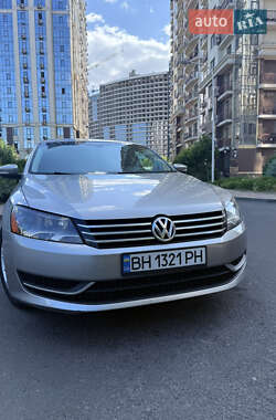 Седан Volkswagen Passat 2011 в Одессе
