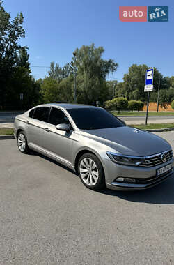 Седан Volkswagen Passat 2015 в Чернигове