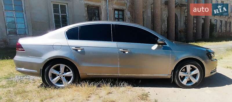 Седан Volkswagen Passat 2012 в Тульчині