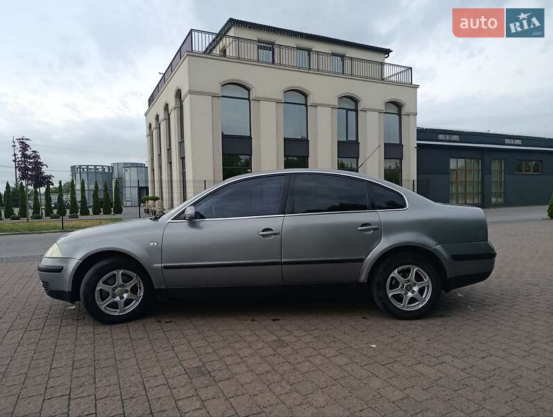 Седан Volkswagen Passat 2002 в Буске