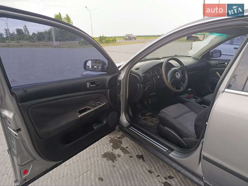 Седан Volkswagen Passat 2002 в Буске