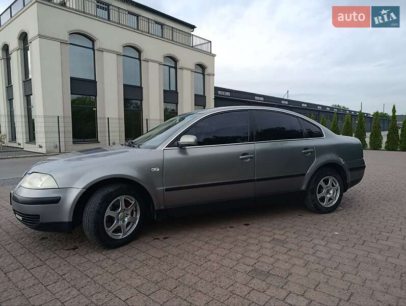 Седан Volkswagen Passat 2002 в Буске