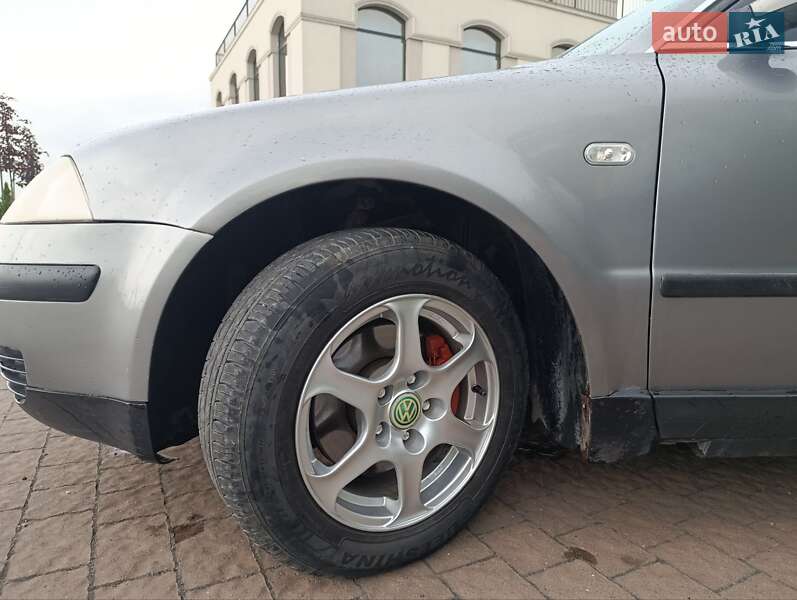 Седан Volkswagen Passat 2002 в Буске