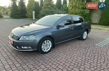 Седан Volkswagen Passat 2013 в Львове