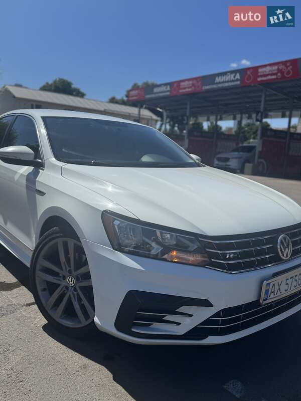 Седан Volkswagen Passat 2017 в Киеве