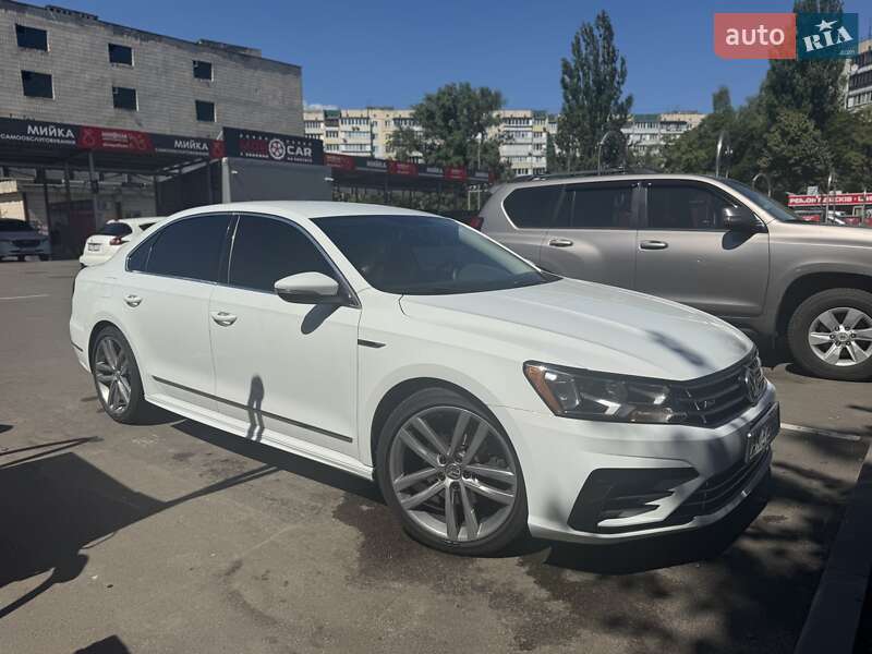 Седан Volkswagen Passat 2017 в Киеве