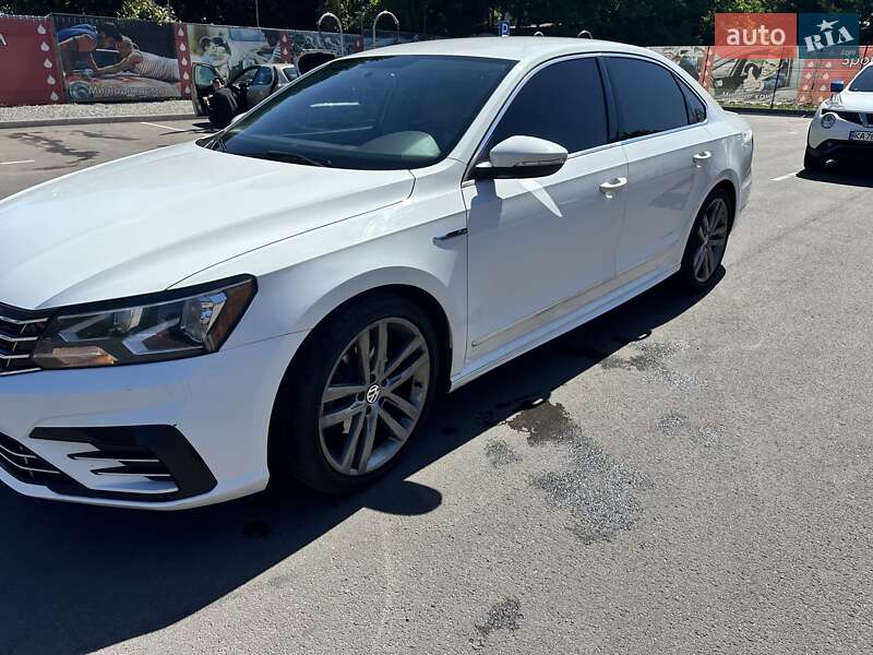 Седан Volkswagen Passat 2017 в Киеве