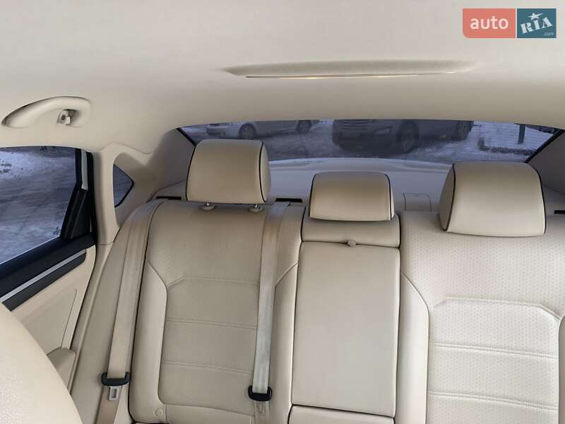 Седан Volkswagen Passat 2017 в Киеве
