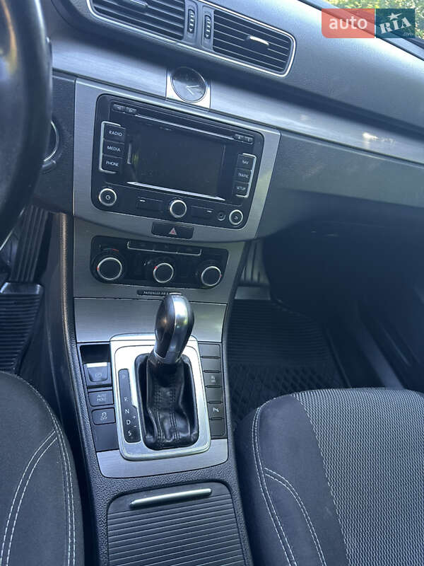 Універсал Volkswagen Passat 2011 в Самборі