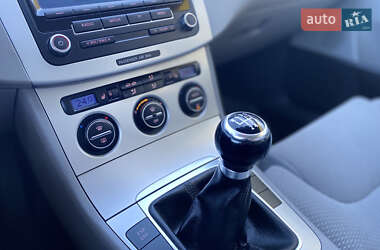 Універсал Volkswagen Passat 2010 в 