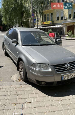 Седан Volkswagen Passat 2004 в Киеве