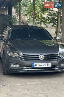 Седан Volkswagen Passat 2019 в Кривом Роге