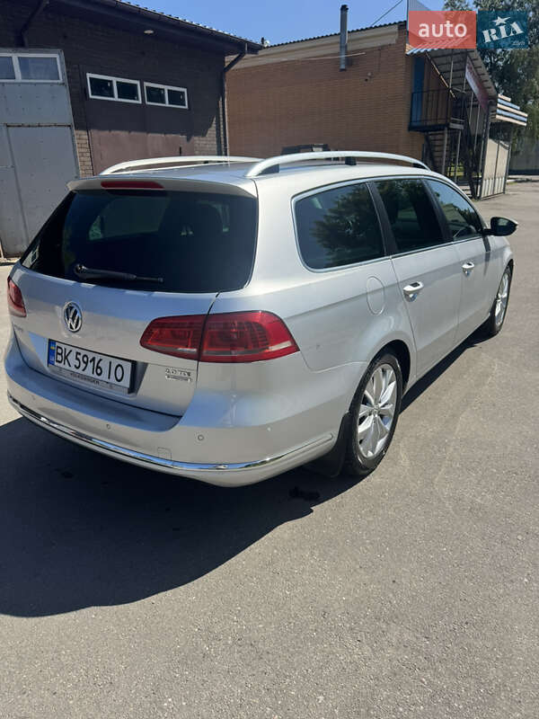 Універсал Volkswagen Passat 2011 в Охтирці