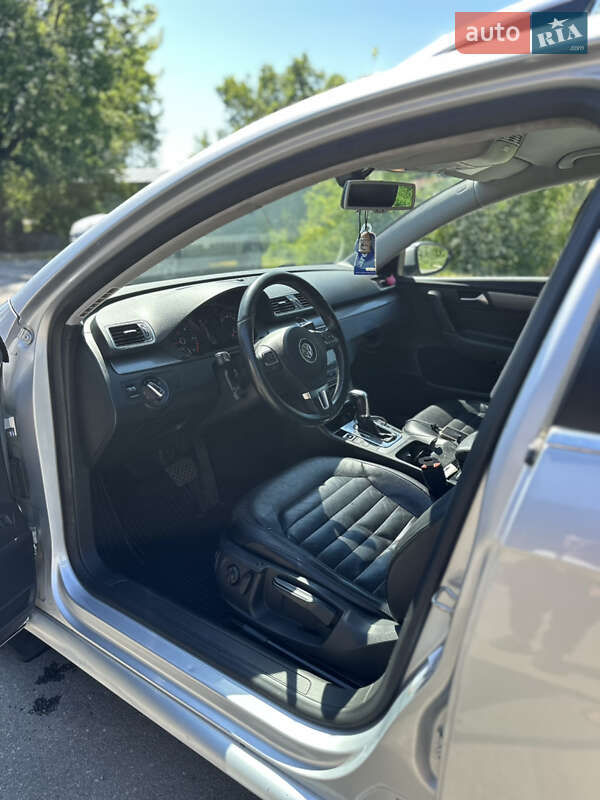 Універсал Volkswagen Passat 2011 в Охтирці