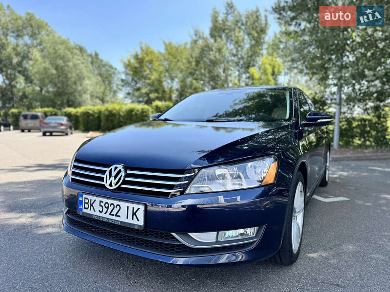 Седан Volkswagen Passat 2012 в Рівному