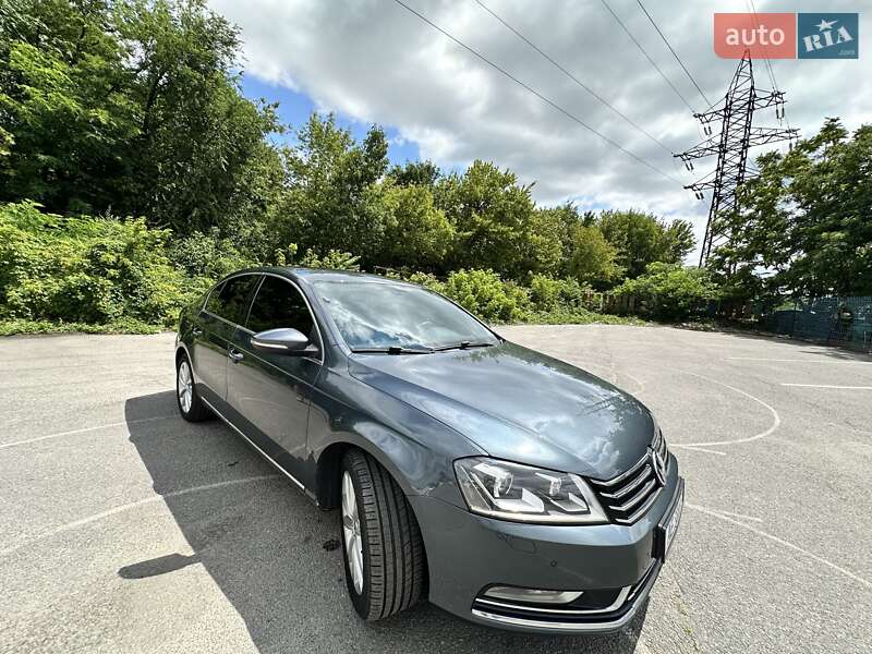Седан Volkswagen Passat 2012 в Днепре
