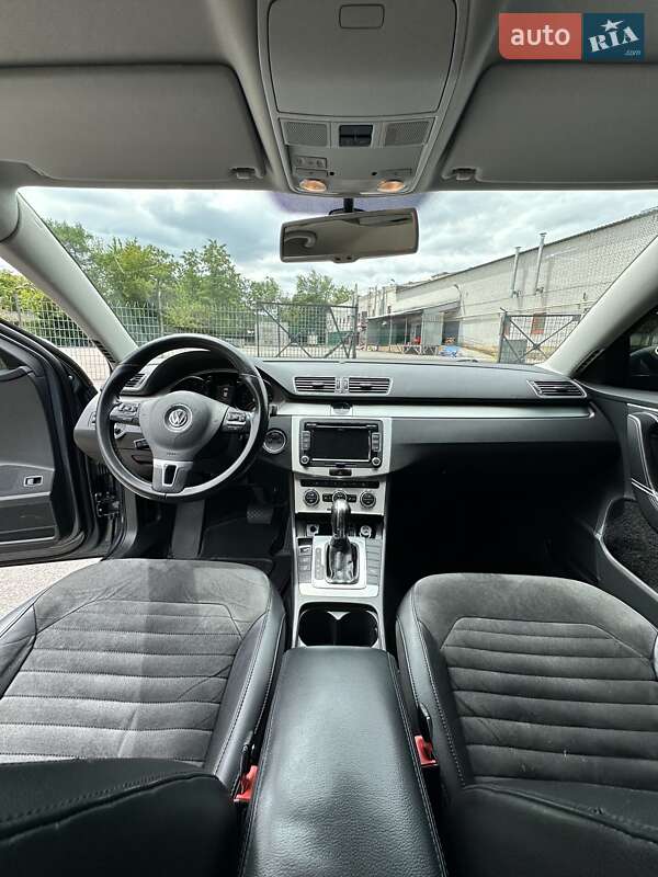Седан Volkswagen Passat 2012 в Днепре