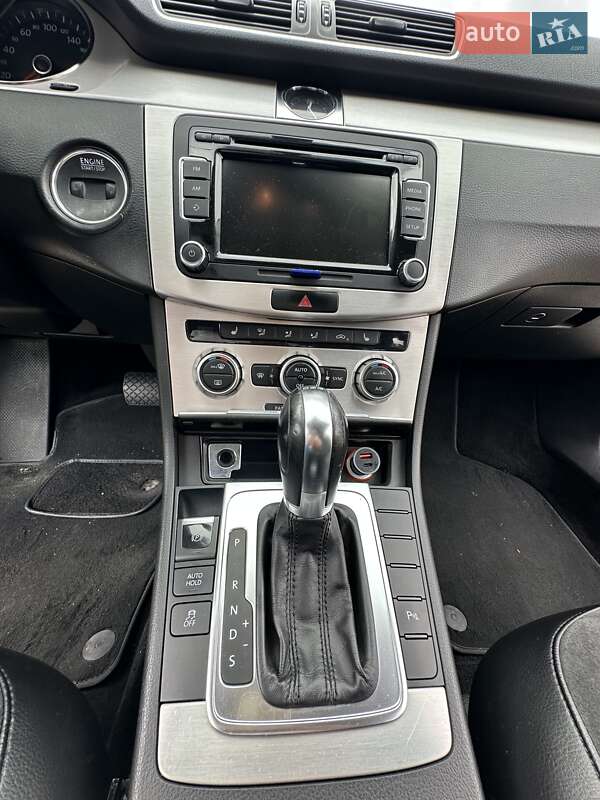 Седан Volkswagen Passat 2012 в Днепре