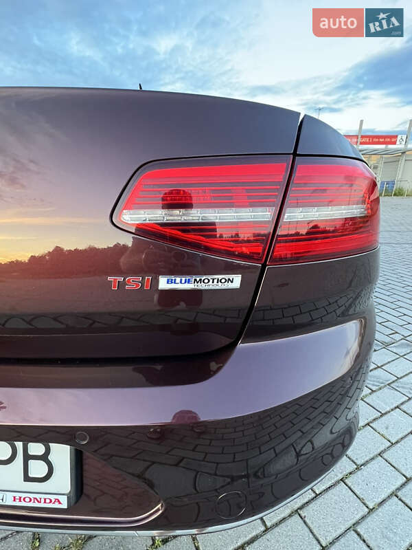 Седан Volkswagen Passat 2015 в Львове