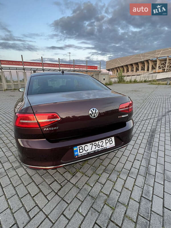 Седан Volkswagen Passat 2015 в Львове