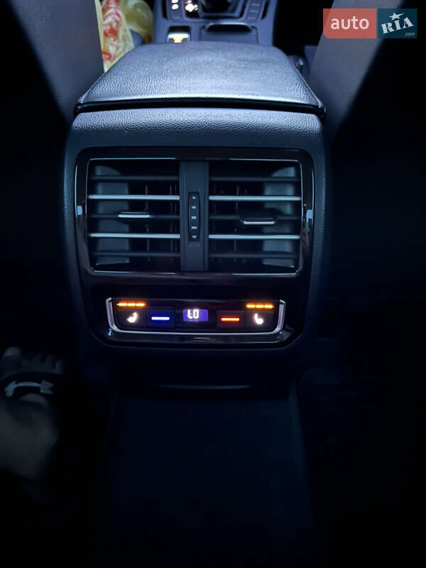 Седан Volkswagen Passat 2015 в Львове