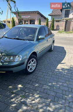 Седан Volkswagen Passat 1998 в Івано-Франківську