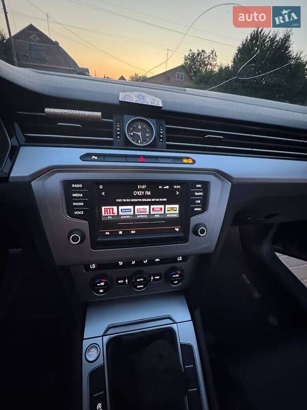 Седан Volkswagen Passat 2015 в Казатине