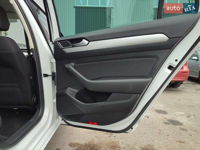 Універсал Volkswagen Passat 2017 в Вишгороді