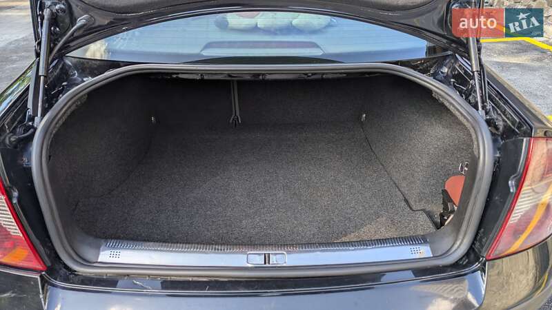 Седан Volkswagen Passat 2005 в Києві